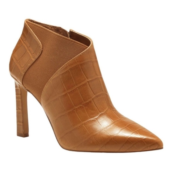 NWOB VINCE CAMUTO Sindarah Crocodile Gored Side Tawny Birch Tan Booties Heels - Picture 1 of 8